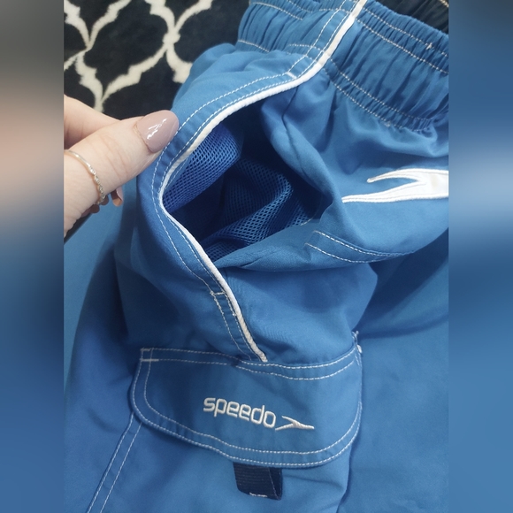 Never worn Men's Speedo swim trunks XL - Picture 6 of 7